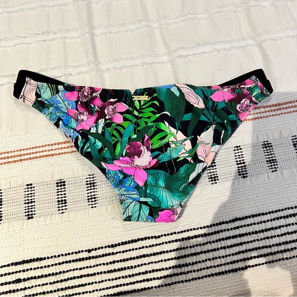 Body glove flower bikini bottoms! - Picture 2 of 2